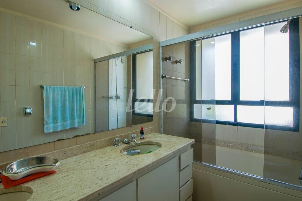 BANHEIRO SUITE 3 de Apartamento para alugar, Padrão com 200 m², 3 quartos e 3 vagas em Higienópolis - São Paulo