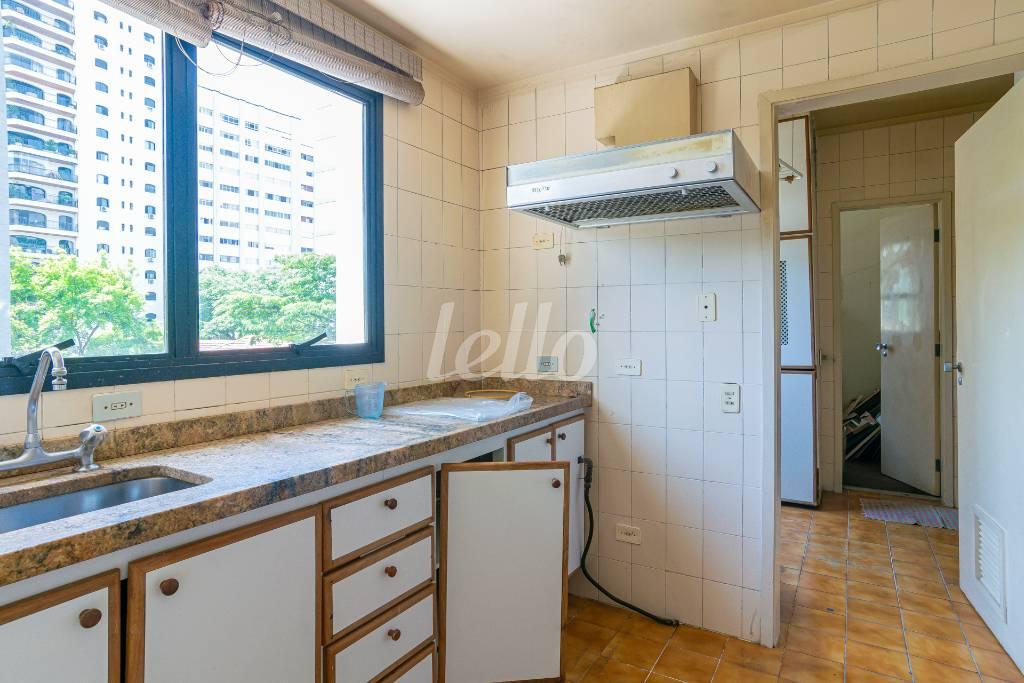COZINHA de Apartamento para alugar, Padrão com 200 m², 3 quartos e 3 vagas em Higienópolis - São Paulo