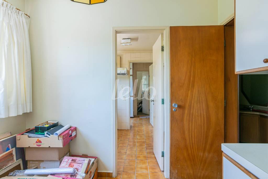 DORMITÓRIO DE SERVIÇO de Apartamento para alugar, Padrão com 200 m², 3 quartos e 3 vagas em Higienópolis - São Paulo