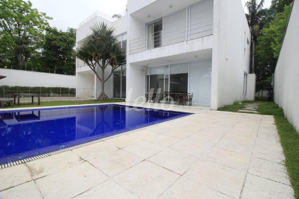 PISCINA de Casa para alugar, sobrado com 850 m², 3 quartos e 10 vagas em Jardim América - São Paulo