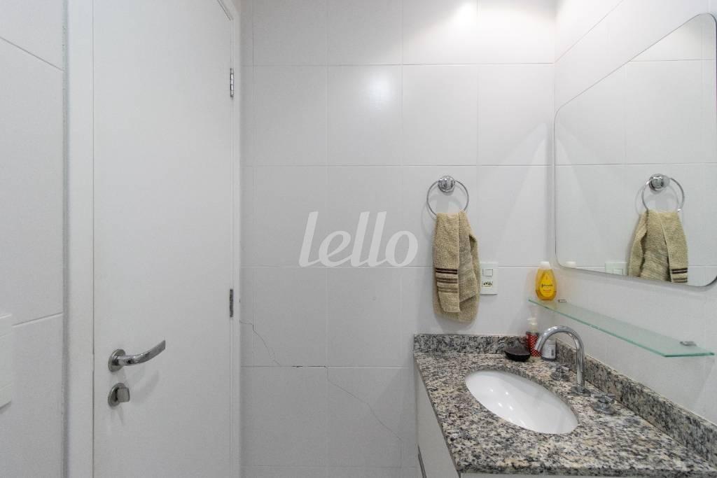 BANHEIRO DA SUITE de Apartamento à venda, Padrão com 70 m², 2 quartos e 1 vaga em Jd. Leonor M. de Barros - São Paulo