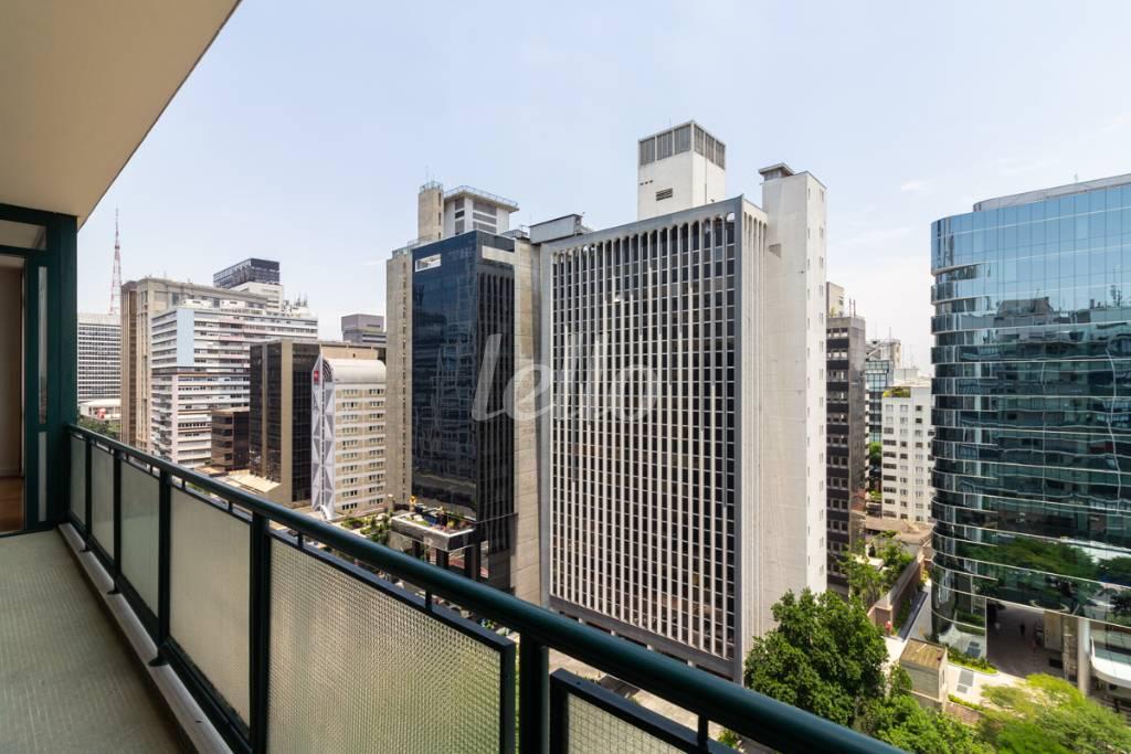 VARANDA de Sala / Conjunto à venda, Padrão com 130 m², e em Jardins - São Paulo