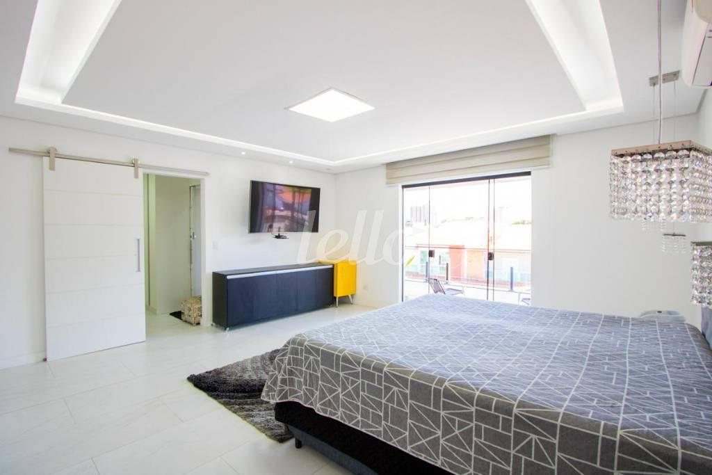 DORMITÓRIO de Casa à venda, assobradada com 386 m², 3 quartos e 9 vagas em Vila Pires - Santo André