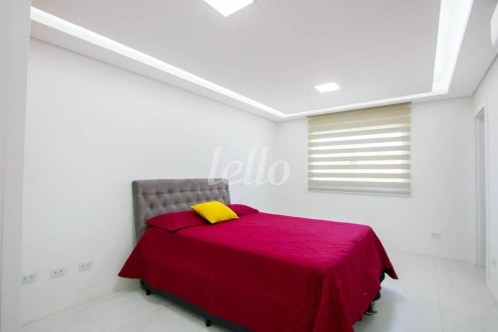 DORMITÓRIO de Casa à venda, assobradada com 386 m², 3 quartos e 9 vagas em Vila Pires - Santo André