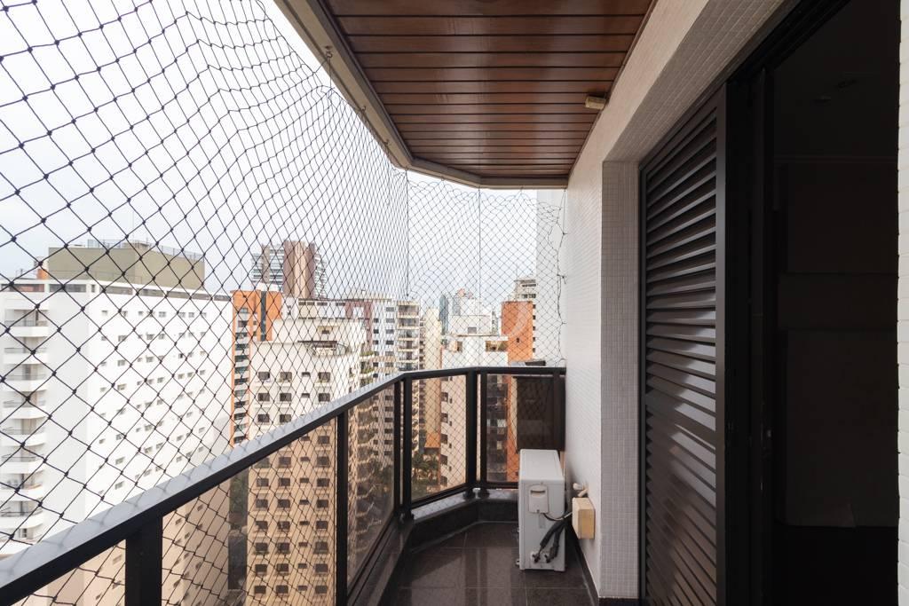 SACADA DA SUÍTE 2 de Apartamento à venda, Padrão com 225 m², 4 quartos e 4 vagas em Vila Gomes Cardim - São Paulo