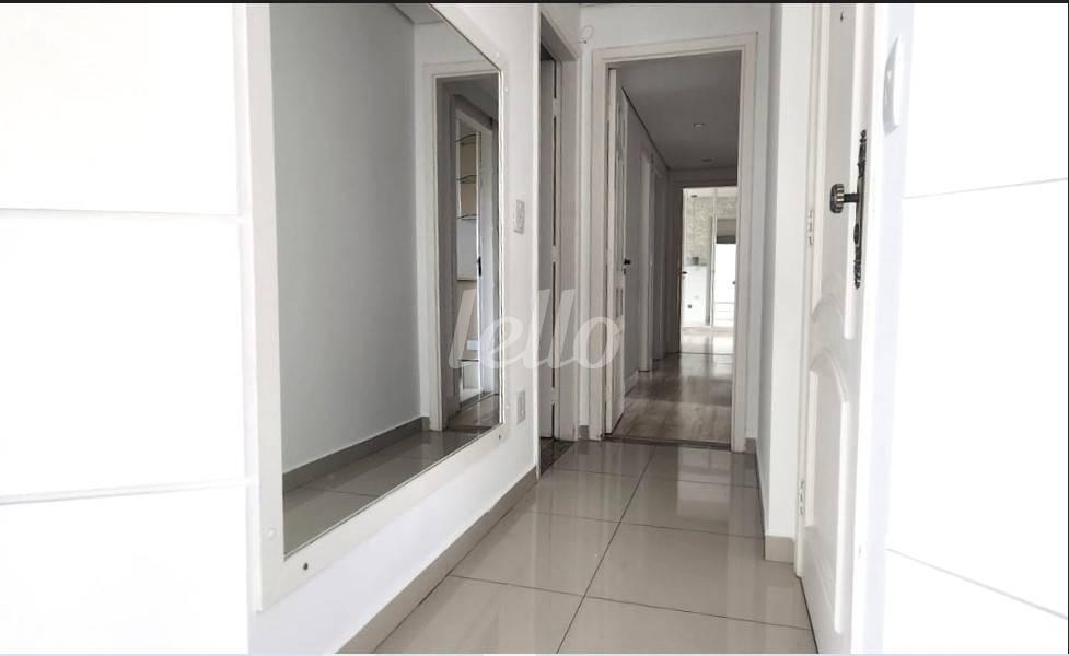CORREDOR de Apartamento à venda, Padrão com 180 m², 4 quartos e 3 vagas em Campo Belo - São Paulo