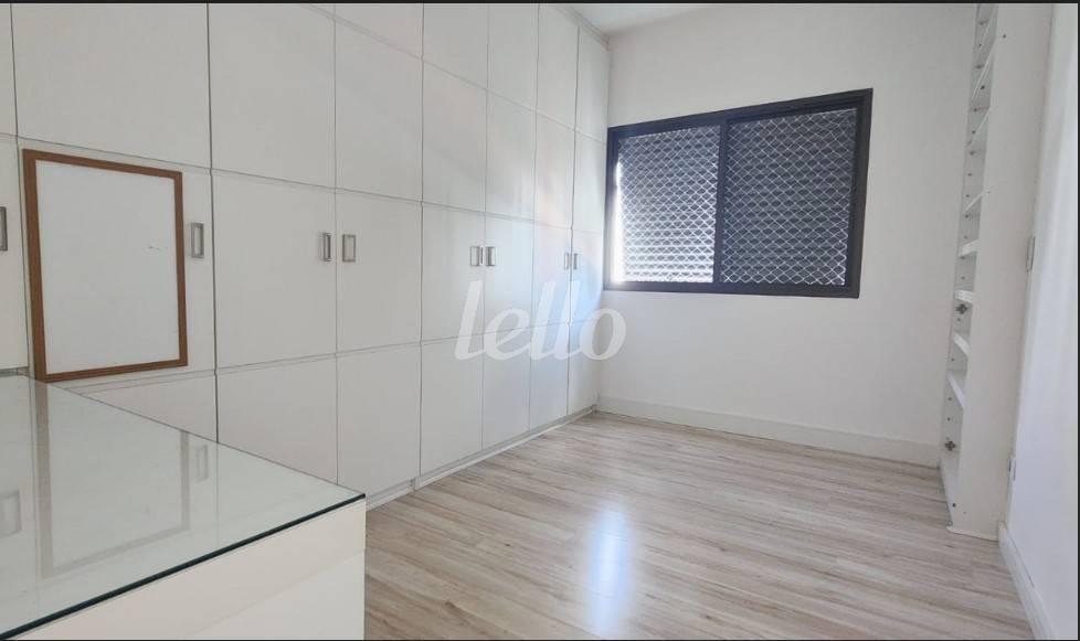 DORMITORIO de Apartamento à venda, Padrão com 180 m², 4 quartos e 3 vagas em Campo Belo - São Paulo