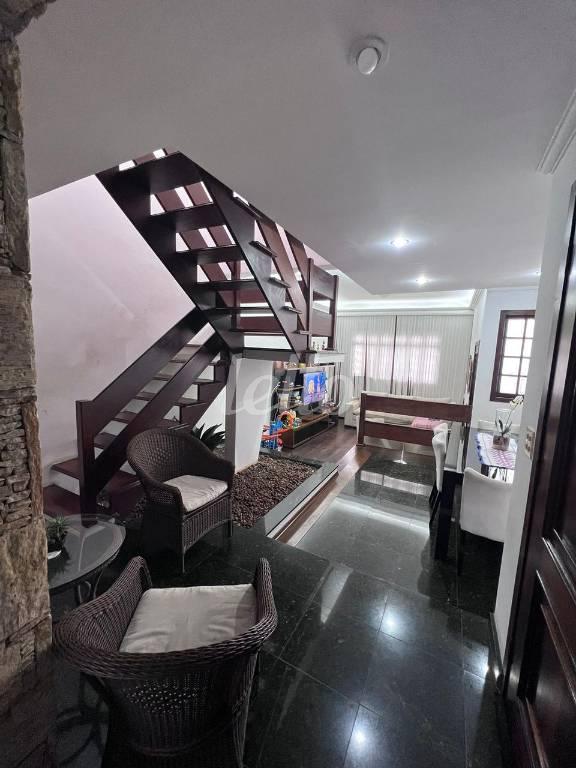 ESCADA de Casa à venda, sobrado com 160 m², 3 quartos e 6 vagas em Vila Zelina - São Paulo