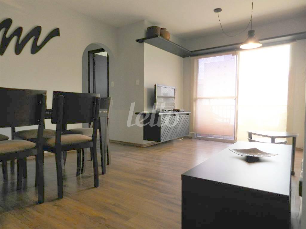 LIVING de Apartamento à venda, Padrão com 65 m², 2 quartos e 1 vaga em Vila Nova Conceição - São Paulo