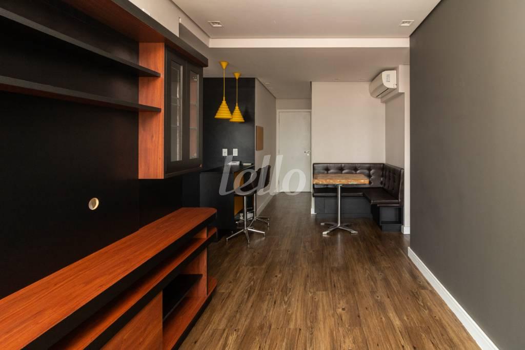 05 SALA de Apartamento para alugar, Padrão com 50 m², 1 quarto e 1 vaga em Vila Gomes Cardim - São Paulo