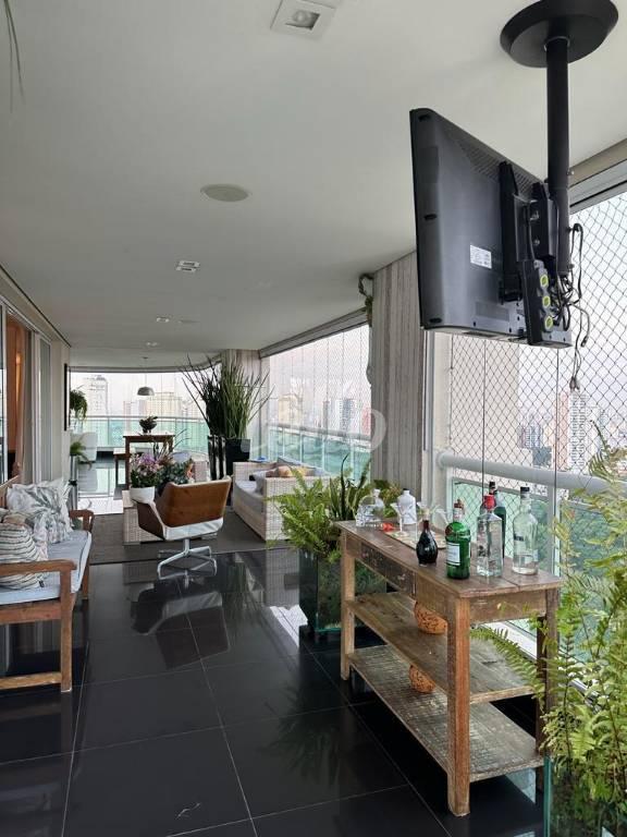 SACADA de Apartamento à venda, Padrão com 355 m², 4 quartos e 5 vagas em Jardim Anália Franco - São Paulo