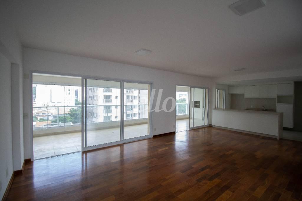 SALA de Apartamento para alugar, Padrão com 171 m², 3 quartos e 3 vagas em Perdizes - São Paulo