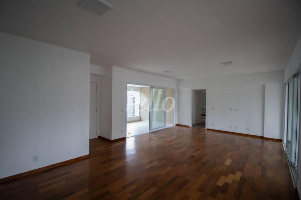 SALA de Apartamento para alugar, Padrão com 171 m², 3 quartos e 3 vagas em Perdizes - São Paulo