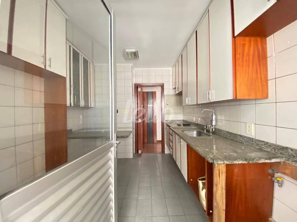 COZINHA de Apartamento à venda, Padrão com 101 m², 3 quartos e 2 vagas em Vila Regente Feijó - São Paulo