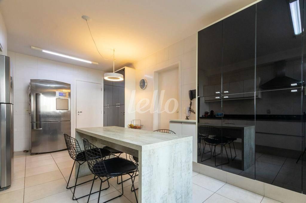 COZINHA de Apartamento à venda, Padrão com 350 m², 3 quartos e 3 vagas em Campo Belo - São Paulo