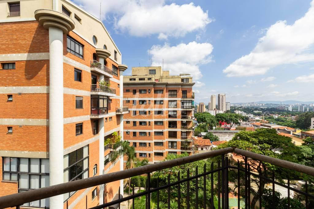 VARANDA de Apartamento para alugar, Duplex com 389 m², 4 quartos e 6 vagas em Vila Progredior - São Paulo