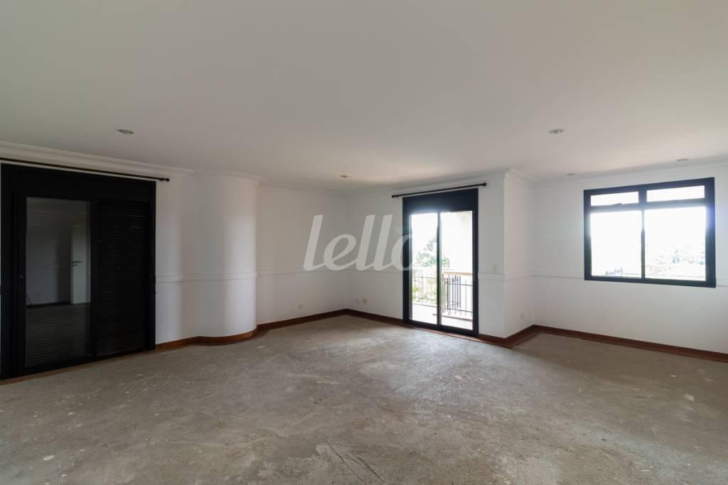 SUITE 4 de Apartamento para alugar, Duplex com 389 m², 4 quartos e 6 vagas em Vila Progredior - São Paulo