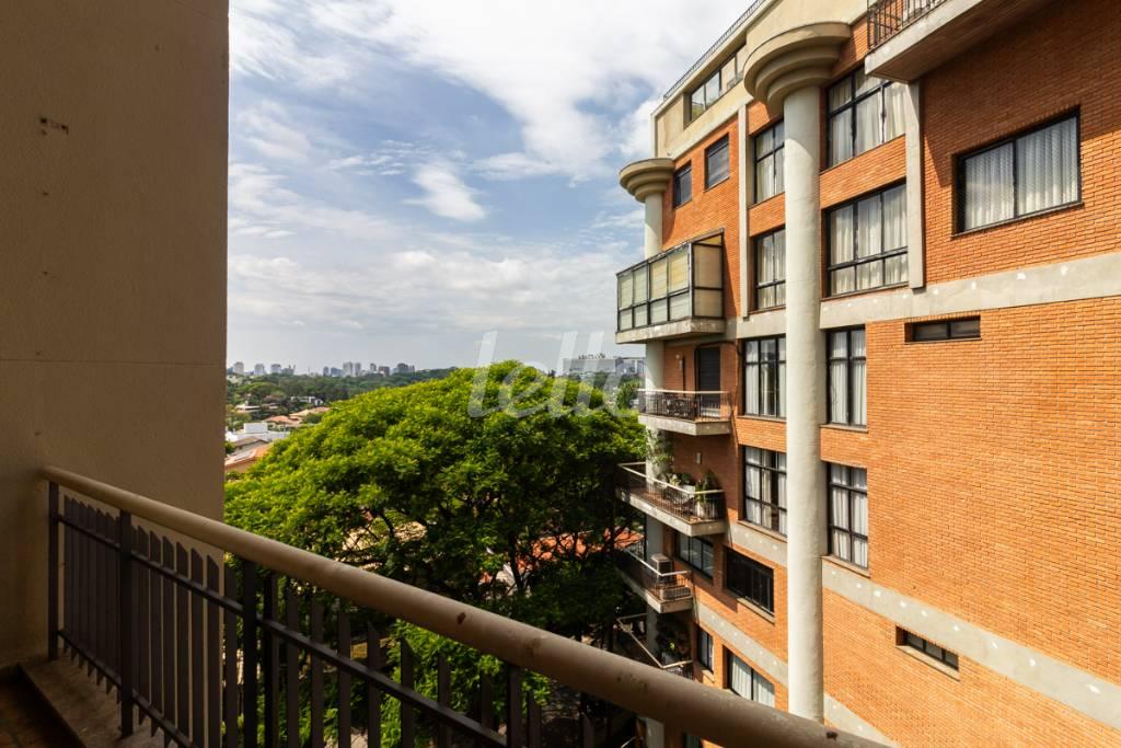 VARANDA de Apartamento para alugar, Duplex com 389 m², 4 quartos e 6 vagas em Vila Progredior - São Paulo