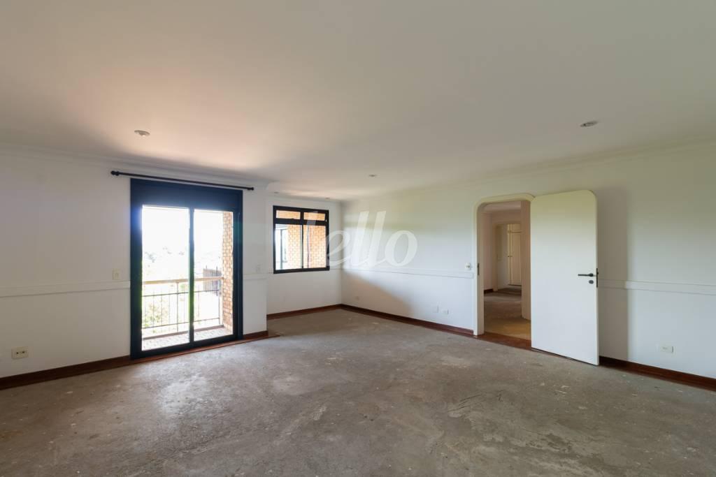 SUITE 4 de Apartamento para alugar, Duplex com 389 m², 4 quartos e 6 vagas em Vila Progredior - São Paulo