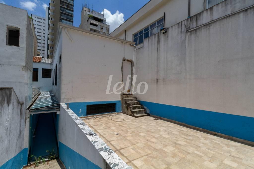 QUINTAL FUNDOS de Casa para alugar, sobrado com 220 m², e 2 vagas em Cerqueira César - São Paulo