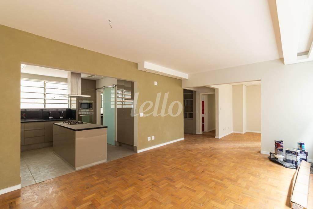 SALA1 de Apartamento para alugar, Padrão com 133 m², 2 quartos e 1 vaga em Jardim Paulista - São Paulo
