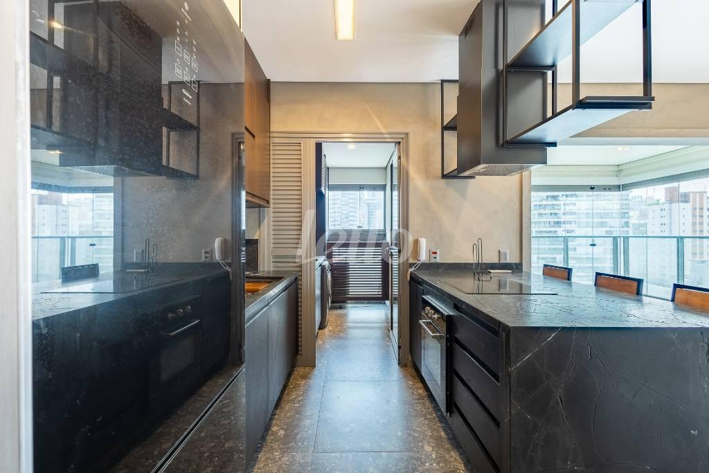 COZINHA de Apartamento para alugar, Padrão com 75 m², 2 quartos e 1 vaga em Jardim América - São Paulo