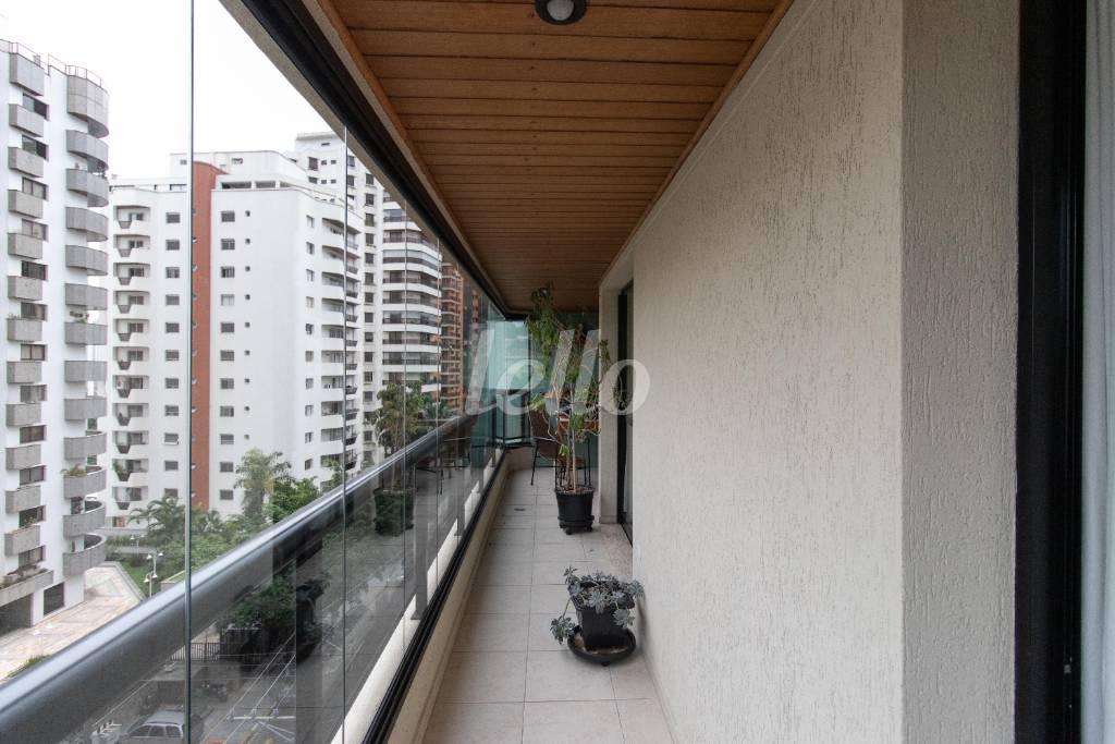 SACADA de Apartamento à venda, Padrão com 170 m², 4 quartos e 3 vagas em Santana - São Paulo