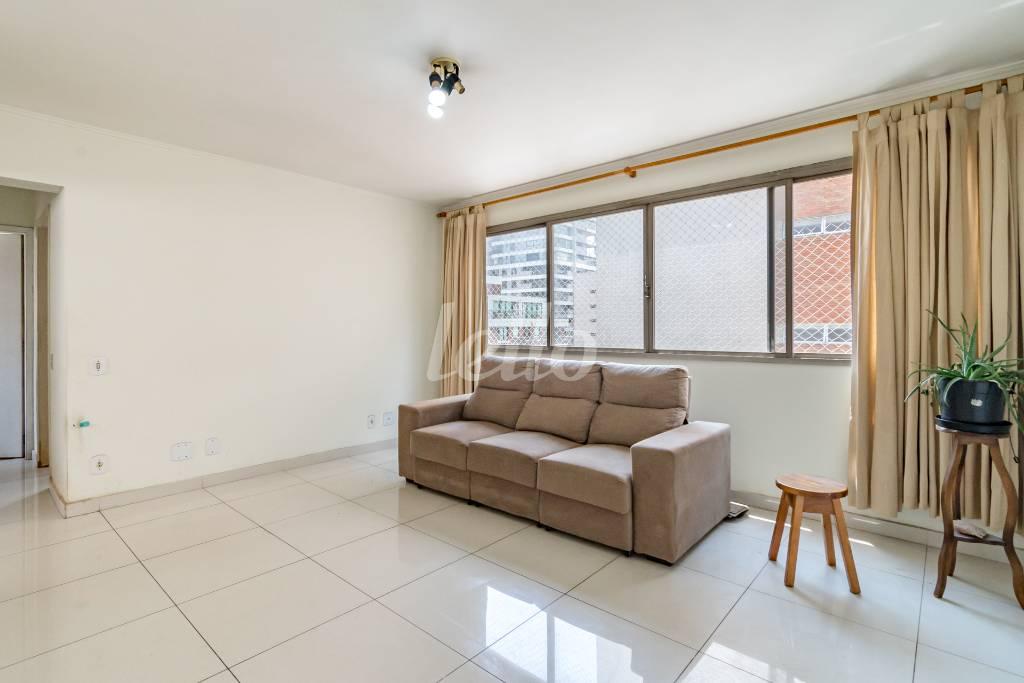 SALA de Apartamento à venda, Padrão com 81 m², 2 quartos e 1 vaga em Pinheiros - São Paulo