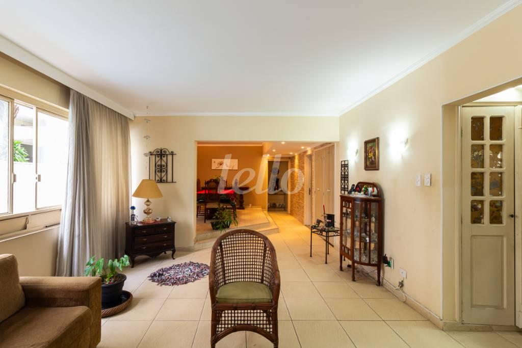SALA de Apartamento para alugar, Padrão com 133 m², 2 quartos e 1 vaga em Jardim Paulista - São Paulo
