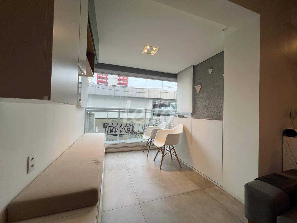 SALA de Apartamento à venda, Padrão com 45 m², 1 quarto e 1 vaga em Pinheiros - São Paulo