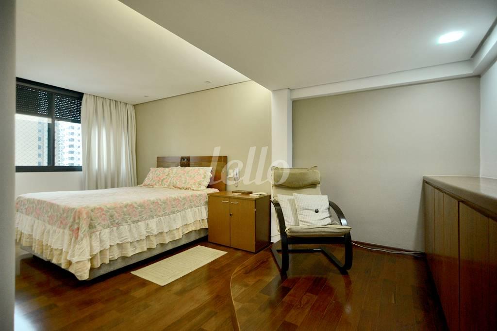 SUÍTE 1 de Apartamento à venda, Padrão com 211 m², 4 quartos e 4 vagas em Água Fria - São Paulo