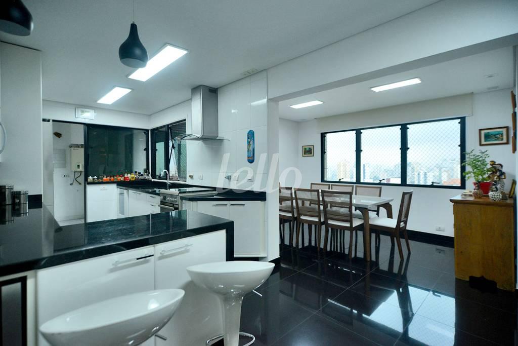 COZINHA de Apartamento à venda, Padrão com 211 m², 4 quartos e 4 vagas em Água Fria - São Paulo