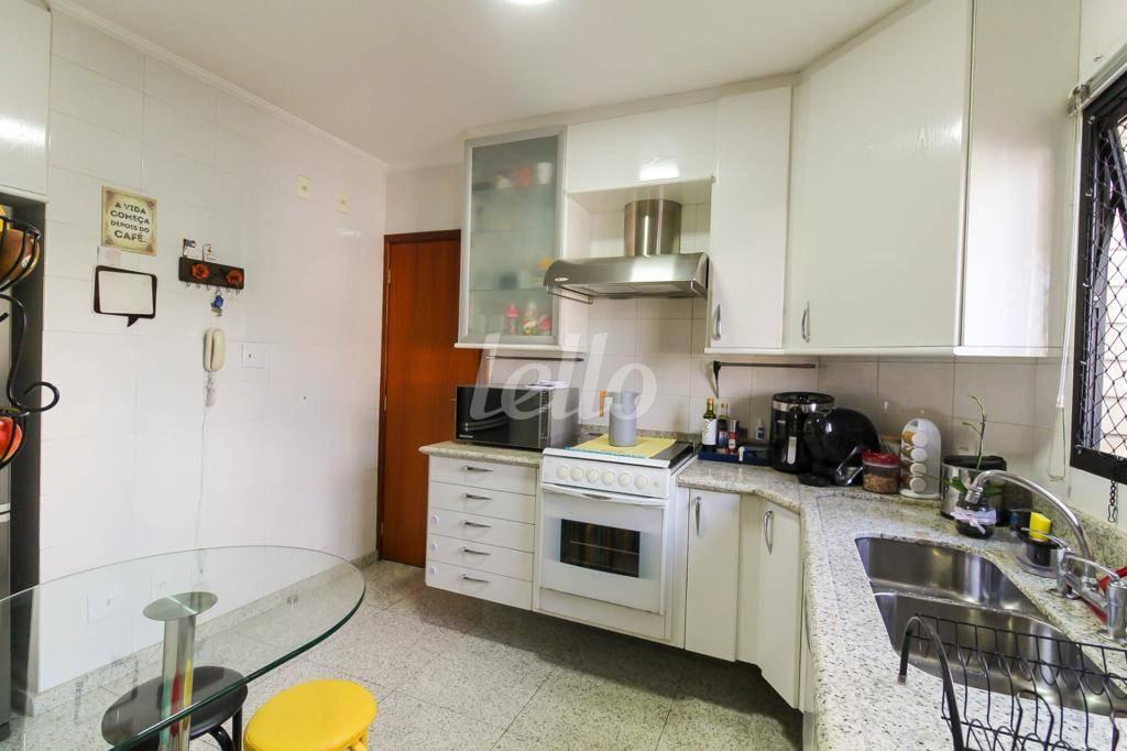 COZINHA de Apartamento à venda, Padrão com 102 m², 3 quartos e 2 vagas em Vila Regente Feijó - São Paulo