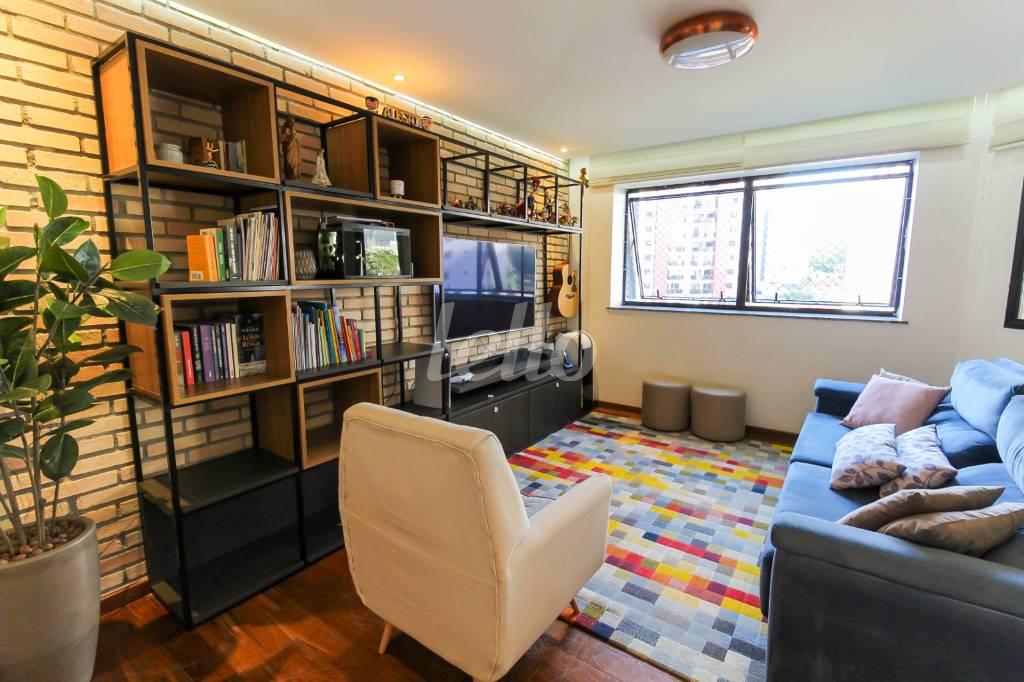 SALA de Apartamento à venda, Padrão com 102 m², 3 quartos e 2 vagas em Vila Regente Feijó - São Paulo