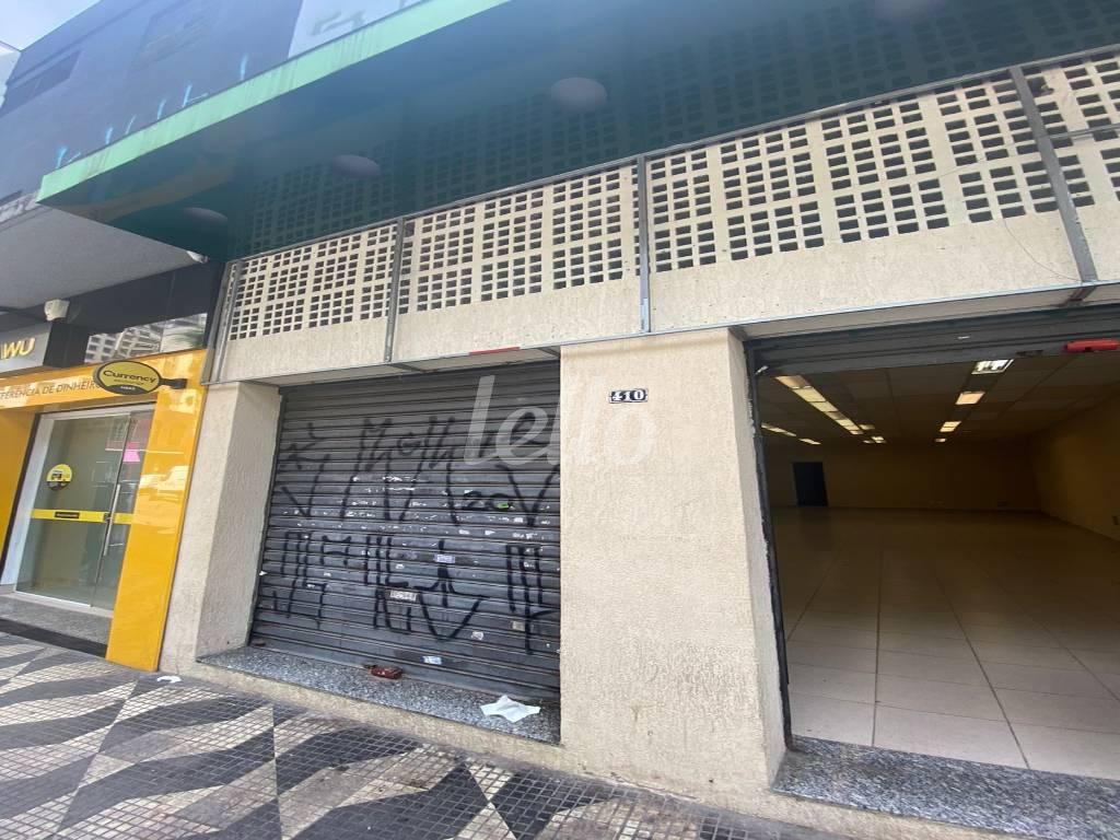 FACHADA de Loja para alugar, Padrão com 122 m², e em Centro - São Paulo