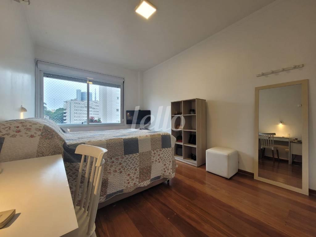 SUÍTE de Apartamento para alugar, Padrão com 160 m², 3 quartos e 3 vagas em Pinheiros - São Paulo
