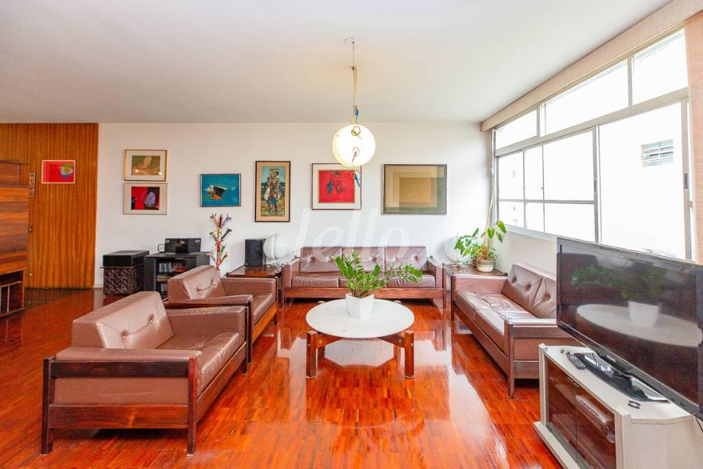 SALA de Apartamento à venda, Padrão com 213 m², 3 quartos e 2 vagas em Jardins - São Paulo