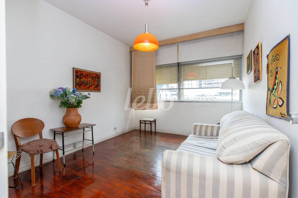 DORMITÓRIO de Apartamento à venda, Padrão com 213 m², 3 quartos e 2 vagas em Jardins - São Paulo