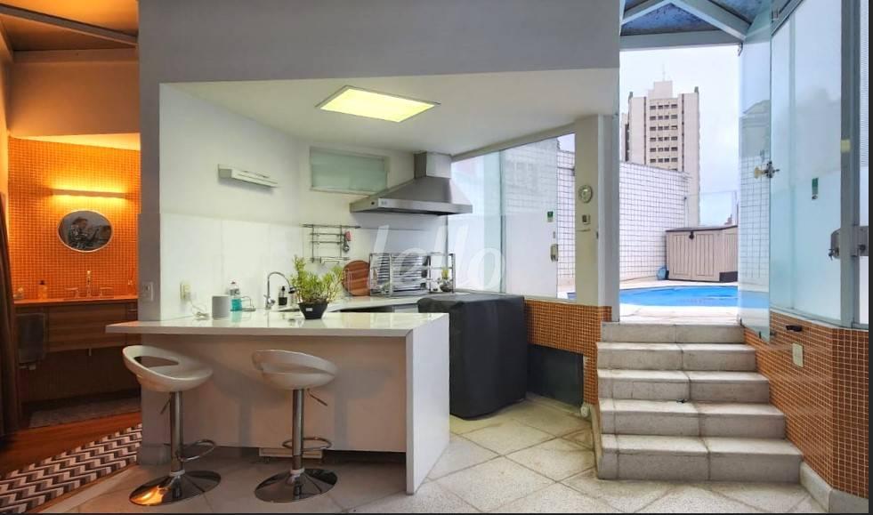 TERRAÇO GOURMET de Apartamento à venda, cobertura - Padrão com 230 m², 3 quartos e 4 vagas em Bosque da Saúde - São Paulo