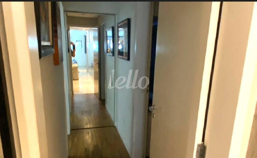 CORREDOR de Apartamento à venda, Padrão com 125 m², 3 quartos e 2 vagas em Vila Mariana - São Paulo