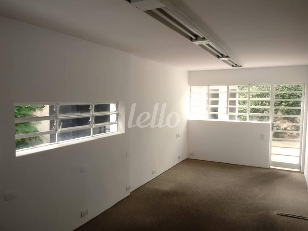 DORMITÓRIO de Casa à venda, sobrado com 360 m², 4 quartos e 5 vagas em Vila Nova Conceição - São Paulo