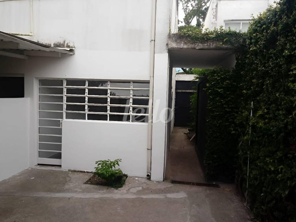 QUINTAL de Casa à venda, sobrado com 360 m², 4 quartos e 5 vagas em Vila Nova Conceição - São Paulo