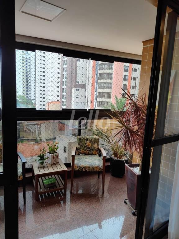 VARANDA de Apartamento à venda, Padrão com 123 m², 3 quartos e 3 vagas em Vila Regente Feijó - São Paulo