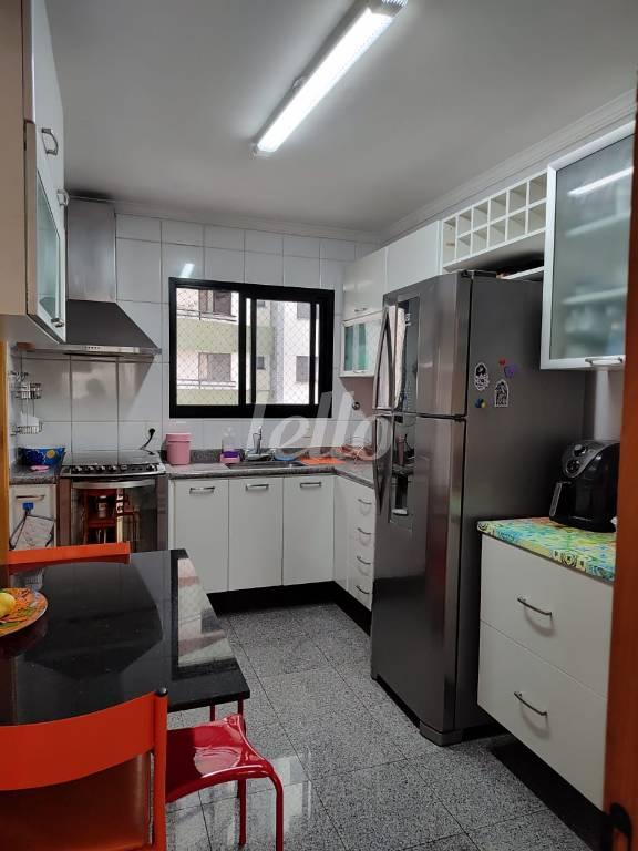 COZINHA de Apartamento à venda, Padrão com 123 m², 3 quartos e 3 vagas em Vila Regente Feijó - São Paulo