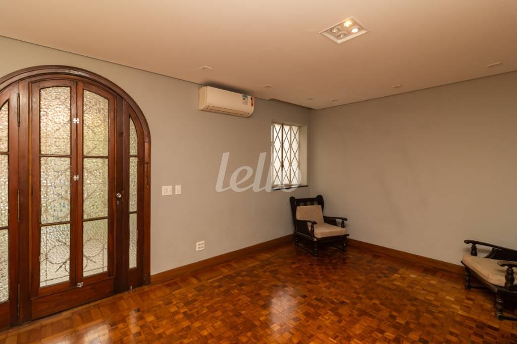 01 SALA de Casa à venda, sobrado com 300 m², 3 quartos e 4 vagas em Parque São Jorge - São Paulo