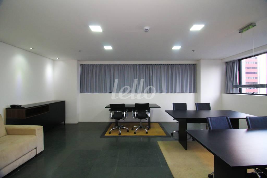 SALA de Sala / Conjunto para alugar, Padrão com 50 m², e 1 vaga em Vila Monte Alegre - São Paulo