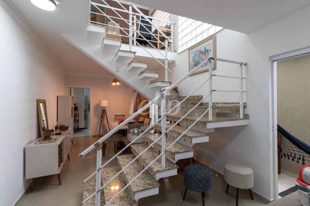ESCADA de Casa à venda, sobrado com 205 m², 3 quartos e 4 vagas em Vila Dom Pedro Ii - São Paulo