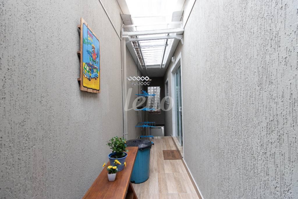 CORREDOR LATERAL de Casa à venda, sobrado com 205 m², 3 quartos e 4 vagas em Vila Dom Pedro Ii - São Paulo