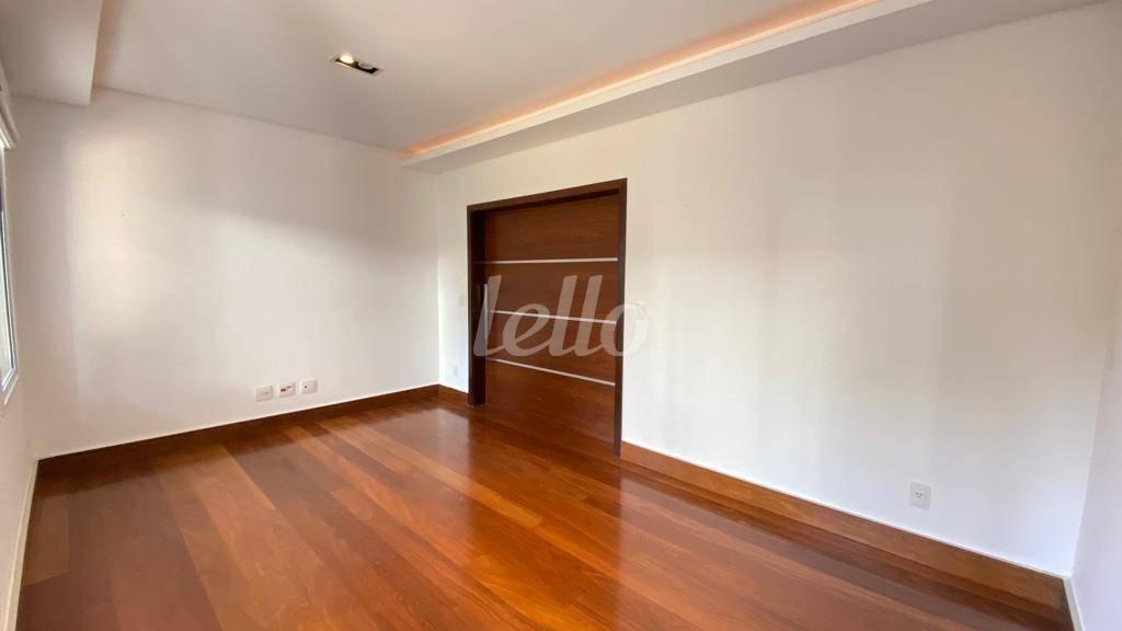 SALA de Casa à venda, sobrado com 857 m², 4 quartos e 8 vagas em Jardim Petrópolis - São Paulo