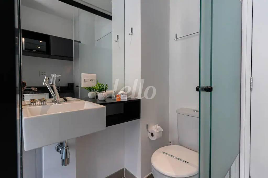 BANHEIIRO de Apartamento para alugar, Padrão com 19 m², 1 quarto e em Vila Buarque - São Paulo